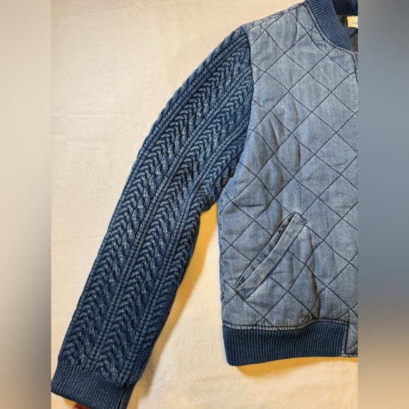 Cloth & Stone Chambray Quilted Denim Blue Jacket with Knit Sweater Sleeves - Picture 6 of 10